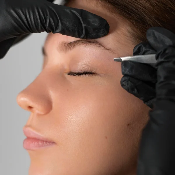 Microblading de cejas con acabado natural